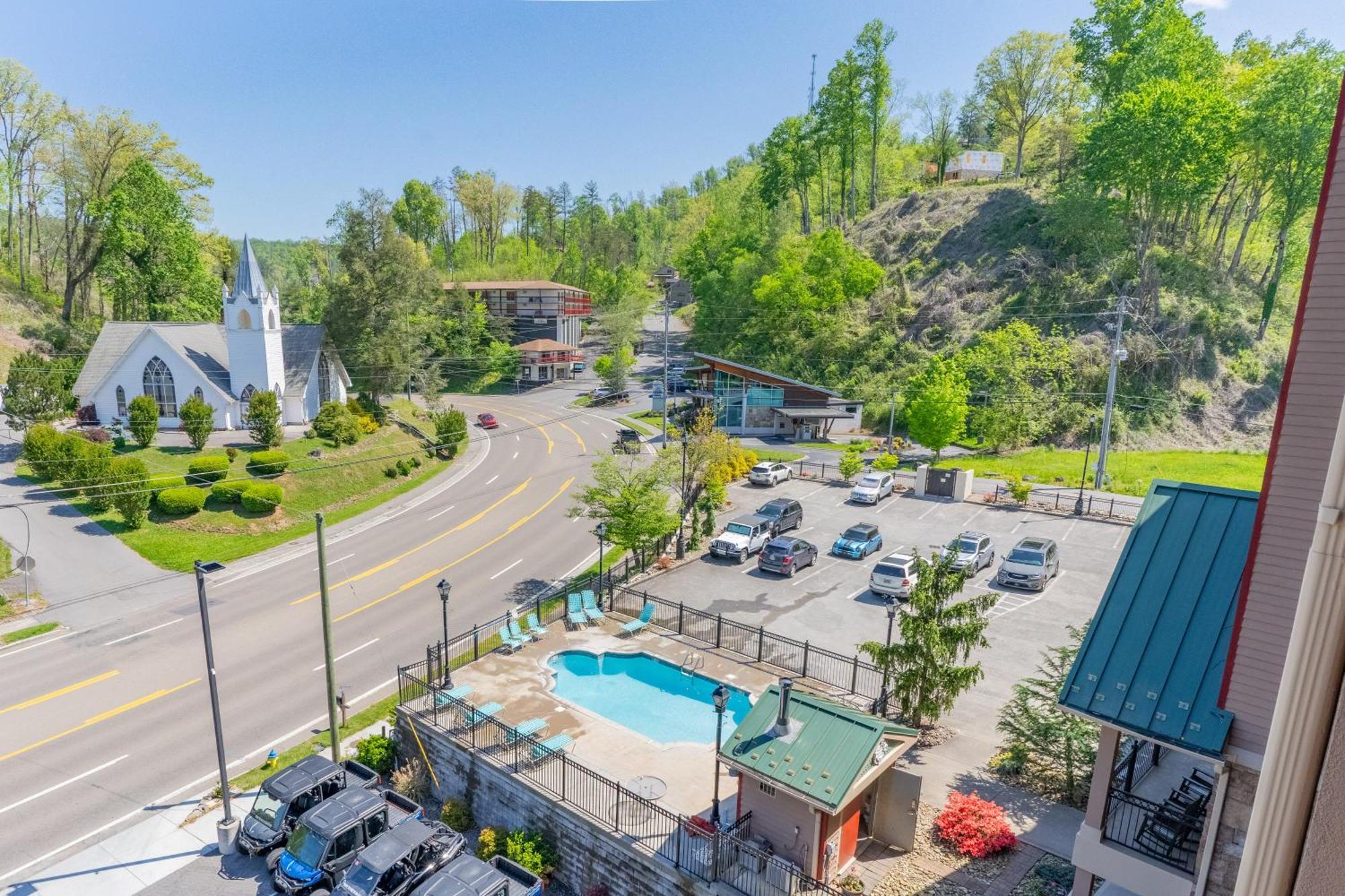 Luxurious Condo, Pool, Fireplace, Hiking Gatlinburg Exterior foto